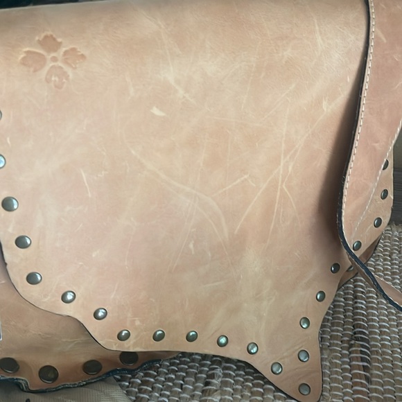 Patricia Nash Studded Saddle Bag Shoulder / Messenger Handbag NWT - Picture 3 of 11